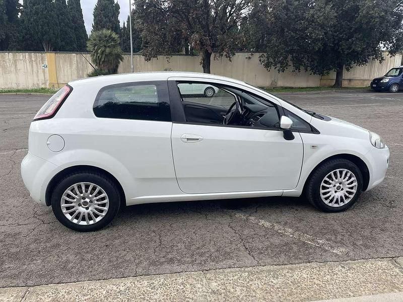 Usata Fiat Punto Easy 69 CV (50 kW) 2013 Berlina