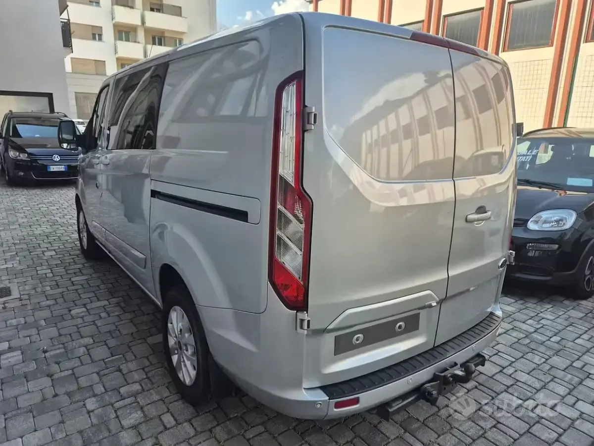 Usata Ford 300 130 CV (95 kW) 2020 Grigio Berlina