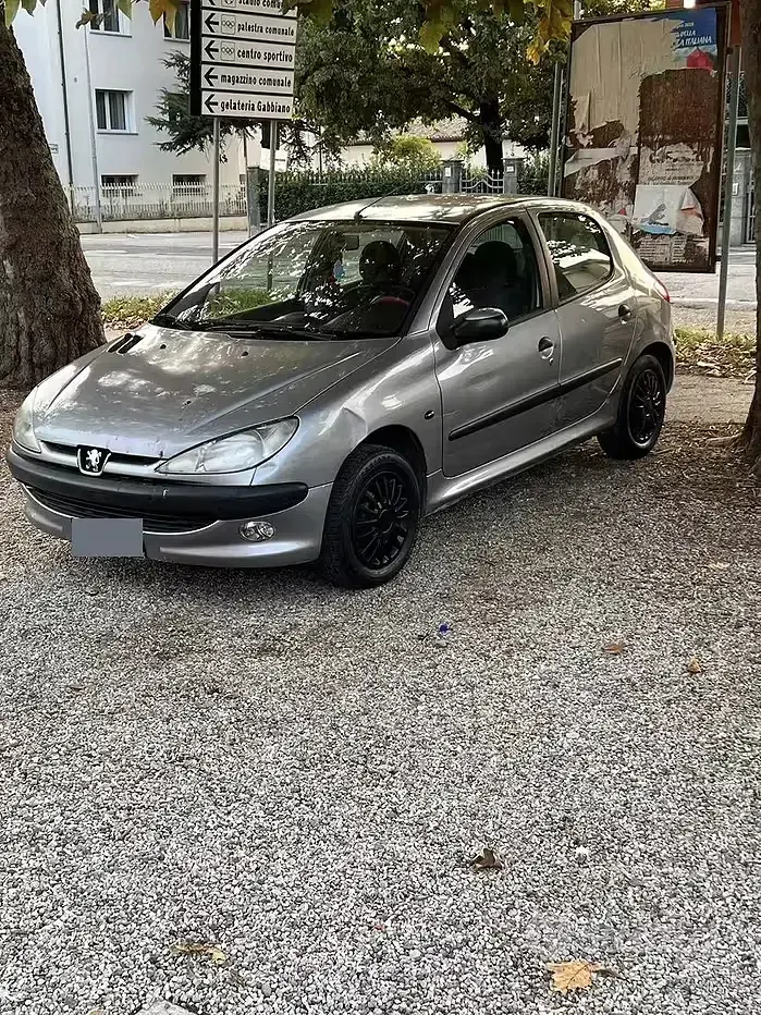 Usata Peugeot 206 68 CV (50 kW) 2002 Grigio Berlina