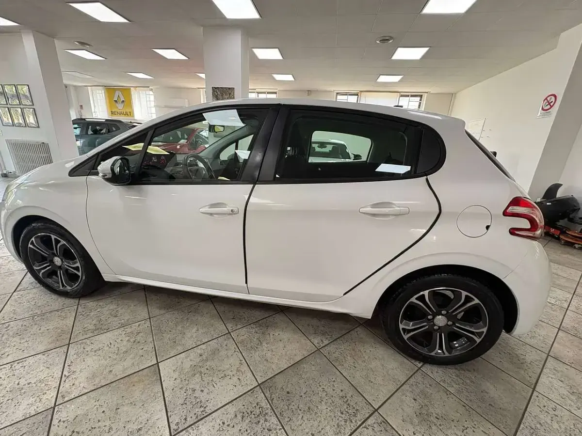 Usata Peugeot 208 Active 82 CV (60 kW) 2014 Bianco Utilitaria