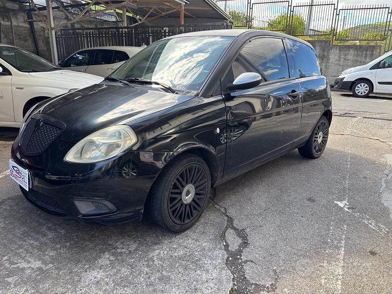 Usata Lancia Ypsilon 75 CV (55 kW) 2007 Nero Utilitaria