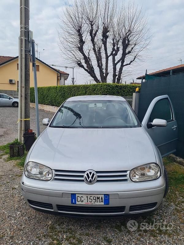 Begagnad VW Golf IV 105 HK (77 kW) 2002 Grå Halvkombi