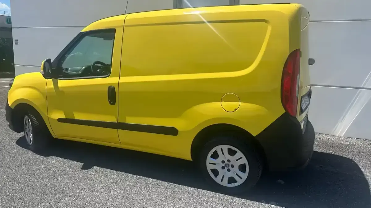 Usata Fiat Doblò Easy 95 CV (69 kW) 2019 Giallo Monovolume