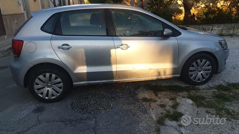 Usata VW Polo 90 CV (66 kW) 2011 Grigio Utilitaria