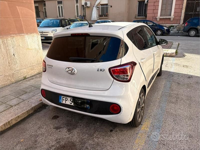 Usata Hyundai i10 GO! 67 CV (49 kW) 2018 Bianco Utilitaria