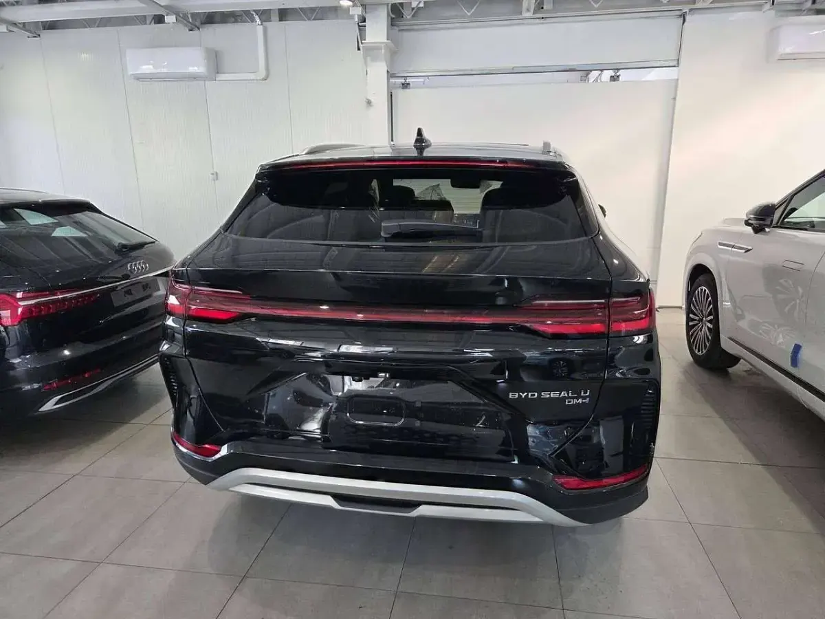 Nuova BYD Seal U Boost 98 CV (72 kW) 2026 Delan black SUV