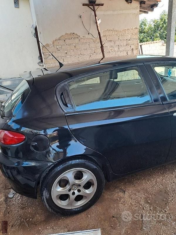 Nero Usata 2010 Alfa Romeo 147 Due volumi | 1500 € (Ottimo prezzo) - Immagine 1/4