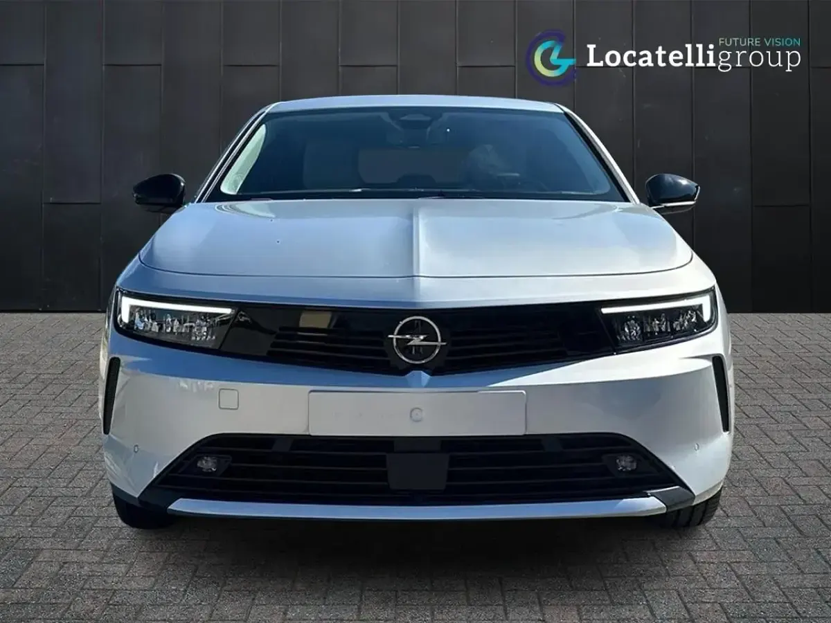 Usata Opel Astra Business Elegance 131 CV (96 kW) 2024 Grigio metallizzato Utilitaria