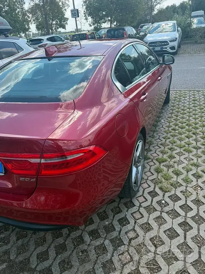 Usata Jaguar XE 180 CV (132 kW) 2016 Rosso Berlina