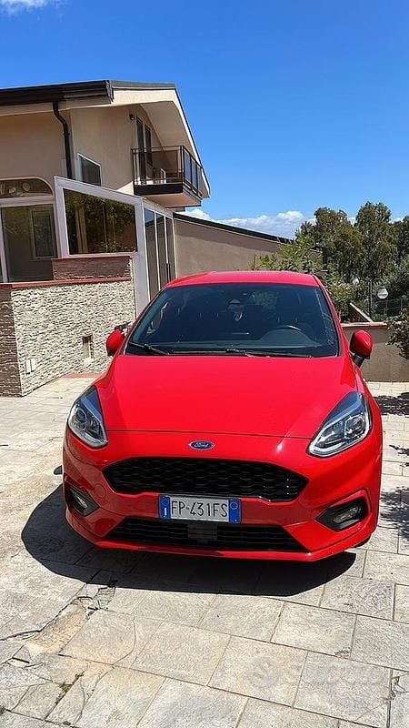 Usata Ford Fiesta ST-Line 85 CV (62 kW) 2018 Rosso Utilitaria