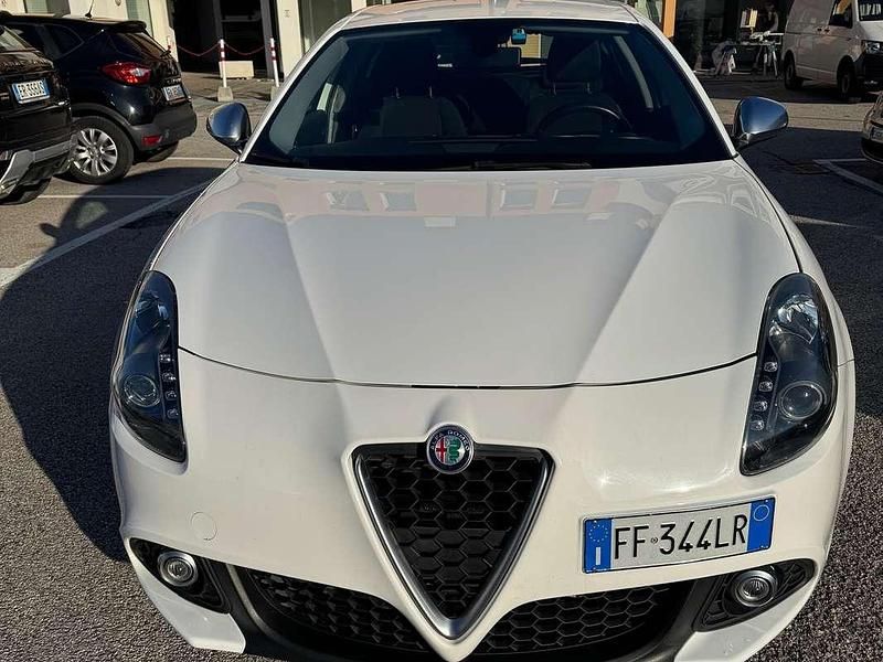 Bianco Usata 2016 Alfa Romeo Giulietta Super Due volumi | 5500 € (Ottimo prezzo) - Immagine 1/4