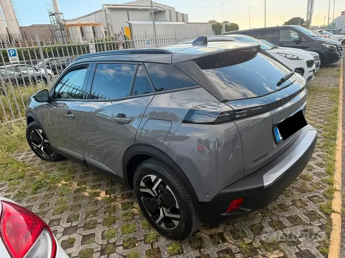 Usata Peugeot 2008 Allure 102 CV (75 kW) 2023 Grigio SUV