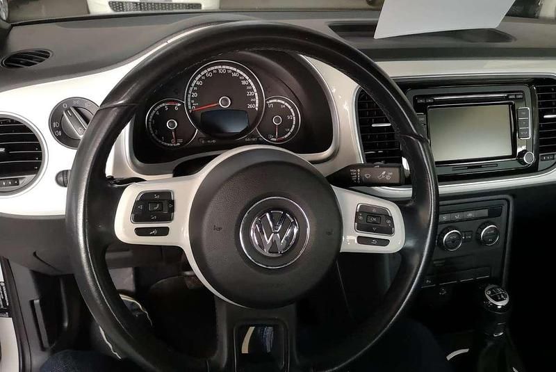 Usata VW Beetle Design 105 CV (77 kW) 2013 Bianco Utilitaria