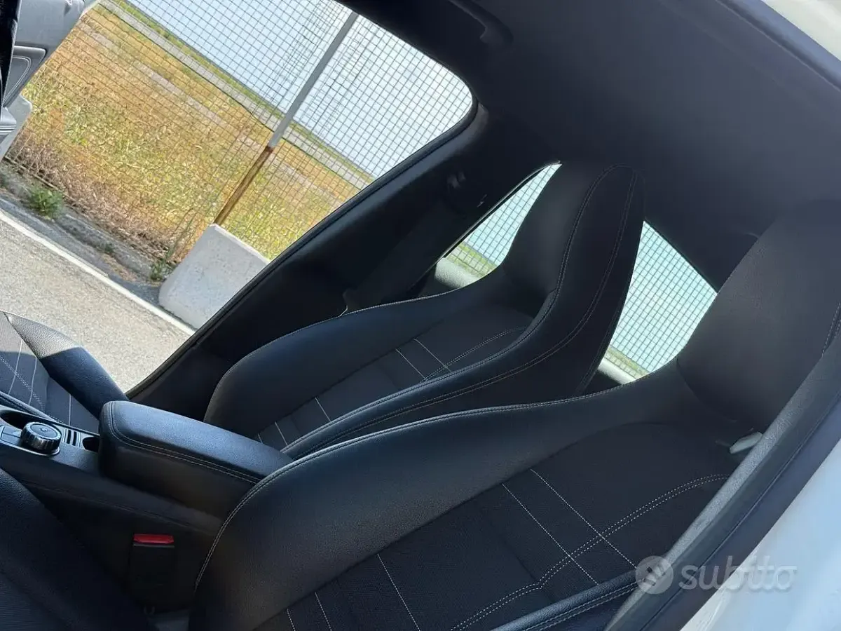 Usata Mercedes A180 109 CV (80 kW) 2015 Bianco Utilitaria