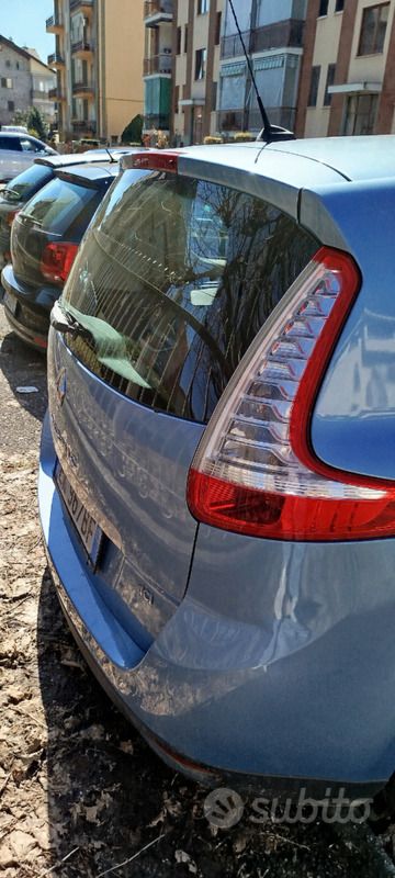 Usata Renault Grand Scénic III 110 CV (80 kW) 2011 Blu Monovolume