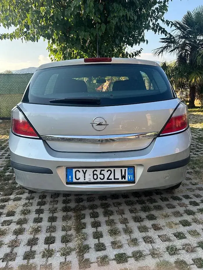 Usata Opel Astra 105 CV (77 kW) 2005 Grigio Berlina
