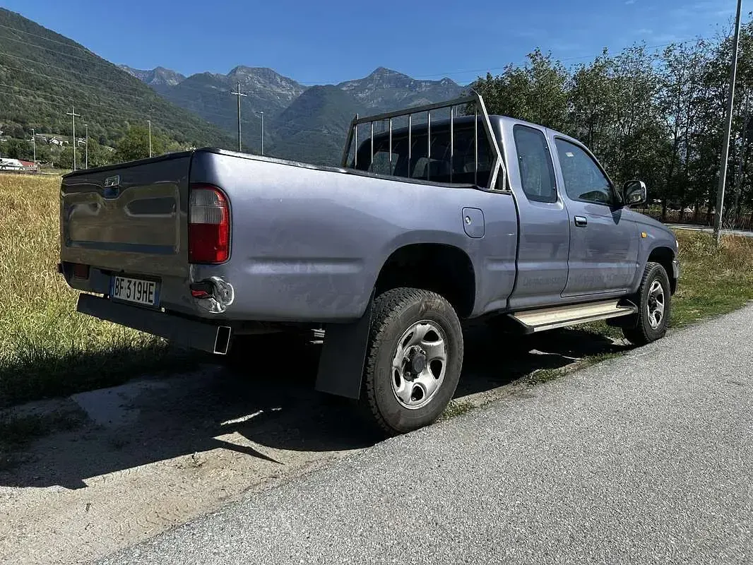 Usata Toyota HiLux SR5 90 CV (66 kW) 1999 Pick-up