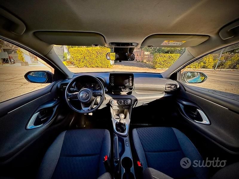 Usata Toyota Yaris Trend 72 CV (52 kW) 2021 Blu Utilitaria