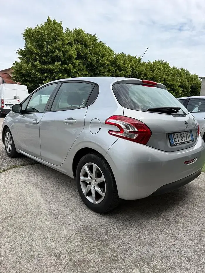 Usata Peugeot 208 Allure 95 CV (69 kW) 2013 Grigio Utilitaria