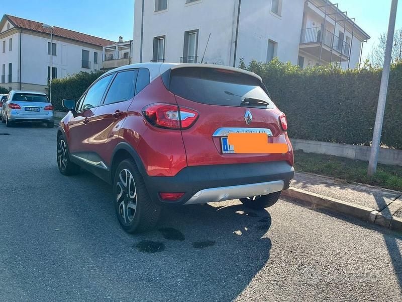 Usata Renault Captur 90 CV (66 kW) 2016 Rosso SUV