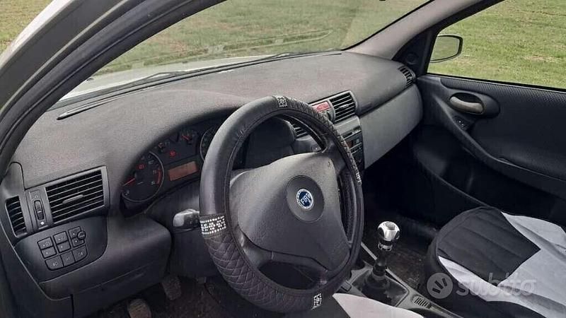 Usata Fiat Stilo 140 CV (102 kW) 2004 Bianco Berlina
