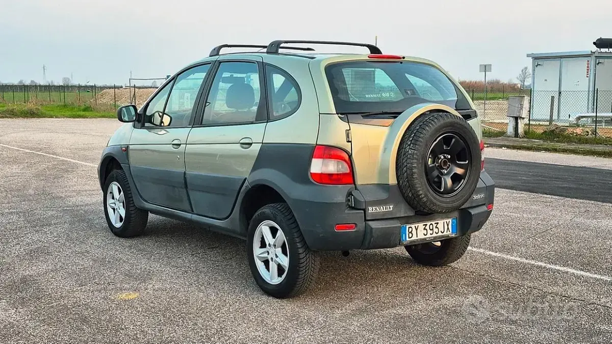Usata Renault Scénic Dynamique 102 CV (75 kW) 2002 Verde Monovolume
