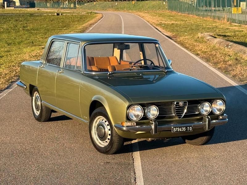 Usata Alfa Romeo 1750 114 CV (83 kW) 1969 Verde Berlina
