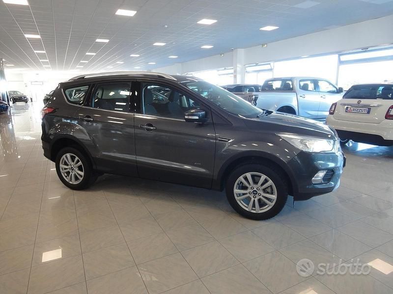 Usata Ford Kuga S 150 CV (110 kW) 2019 Grigio SUV