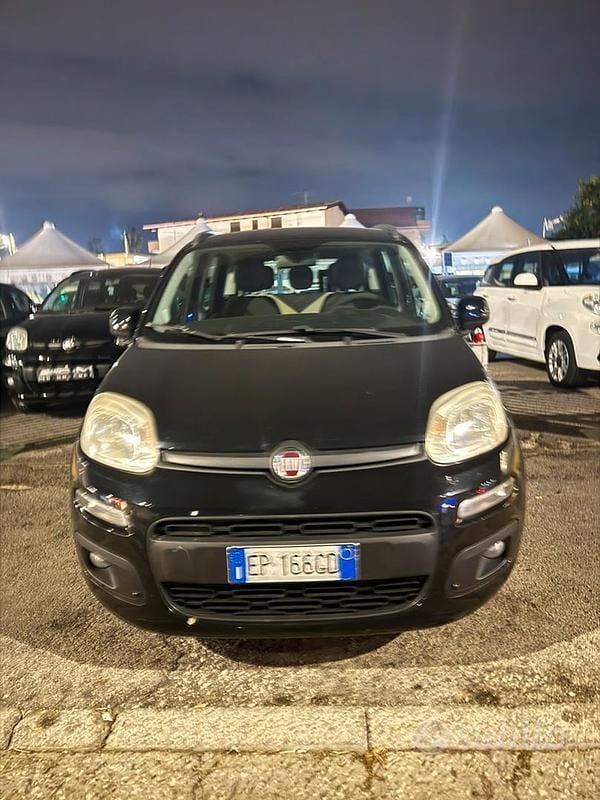 Nero Usata 2012 Fiat Panda Lounge Tre volumi | 4500 € (Buon prezzo) - Immagine 1/4