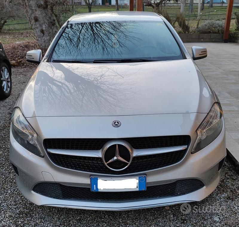 Usata Mercedes A160 102 CV (75 kW) 2018 Grigio Berlina