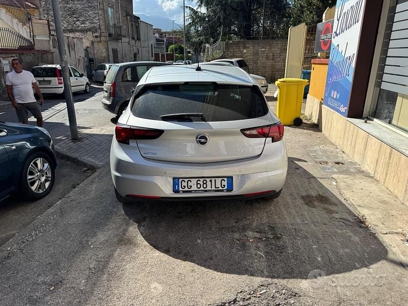 Usata Opel Astra Ultimate 122 CV (89 kW) 2021 Argento Berlina