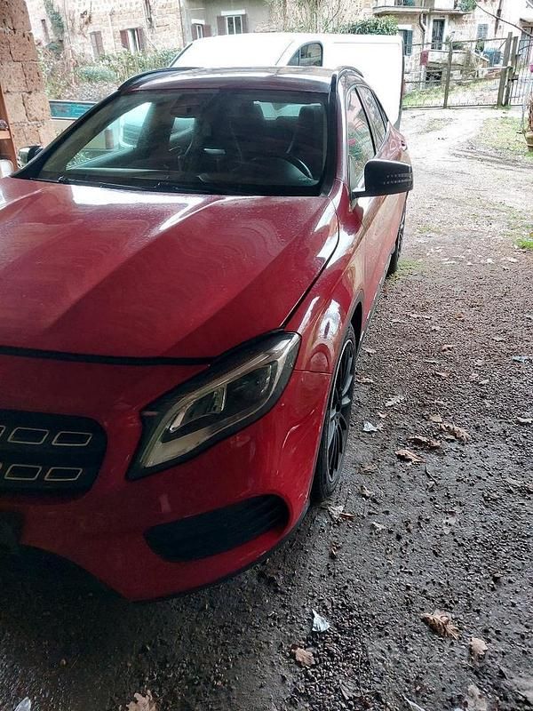 Usata Mercedes GLA200 156 CV (114 kW) 2022 Nero SUV