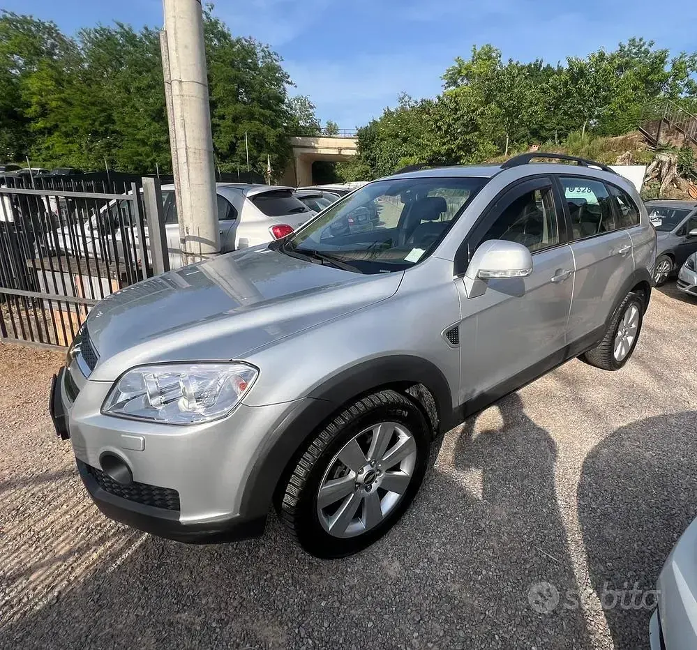 Usata Chevrolet Captiva LTZ 150 CV (110 kW) 2009 Grigio SUV