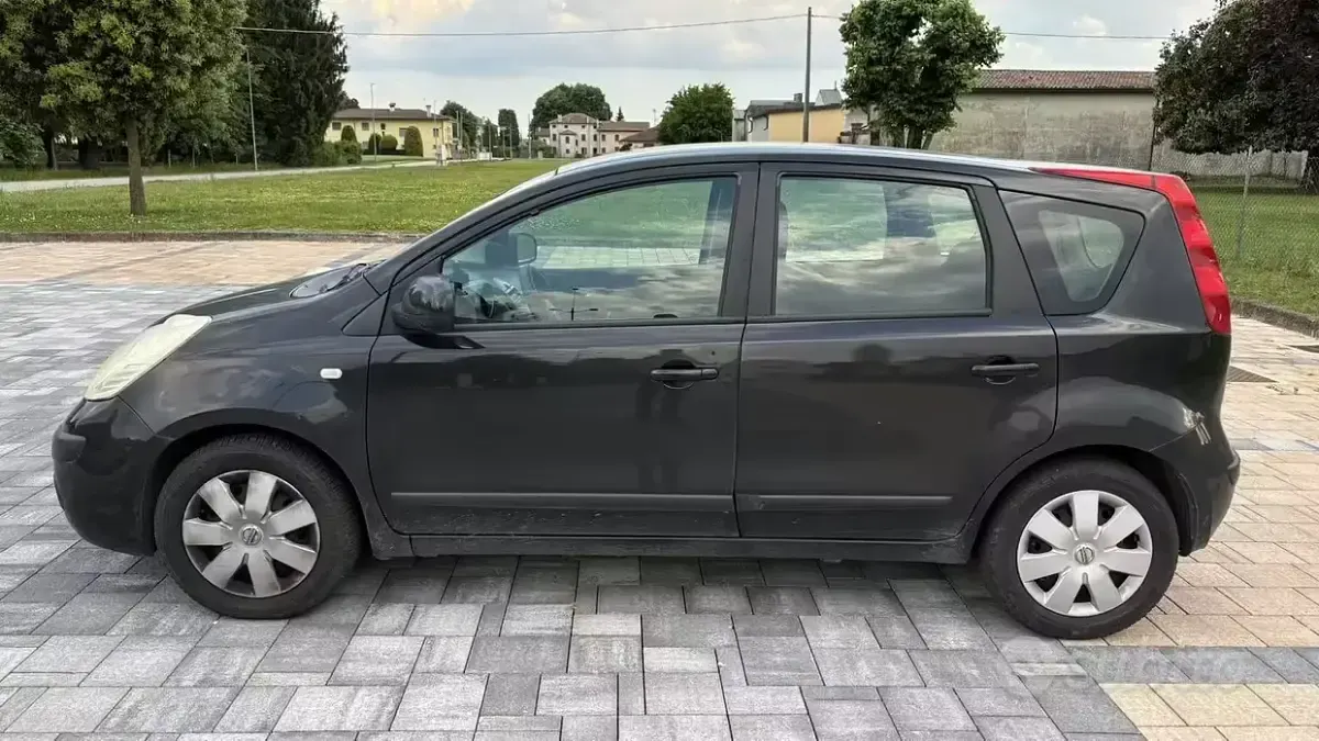 Usata Nissan Note Acenta 88 CV (64 kW) 2007 Nero Utilitaria
