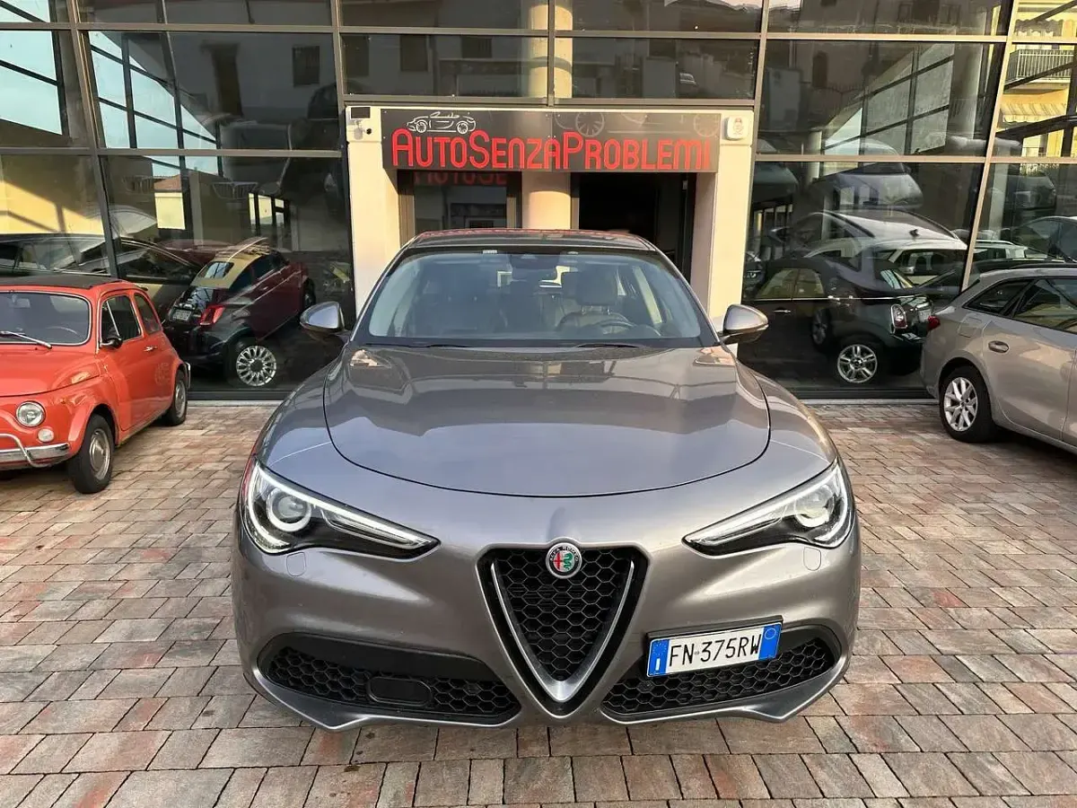 Usata Alfa Romeo Stelvio Executive 280 CV (205 kW) 2018 Argento SUV