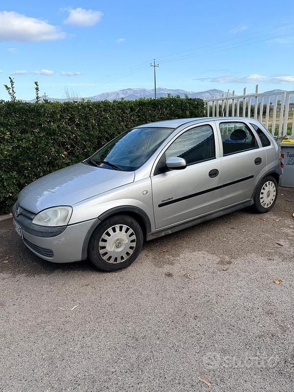Usata Opel Corsa Comfort 75 CV (55 kW) 2002 Grigio Berlina