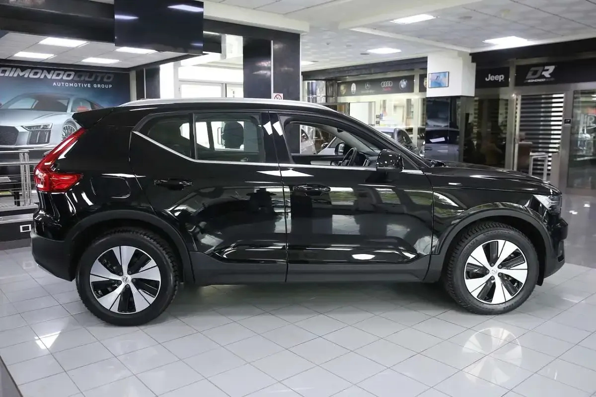 Usata Volvo XC40 Inscription 129 CV (94 kW) 2022 Nero SUV