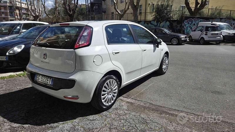 Usata Fiat Punto Evo Dynamic 77 CV (56 kW) 2011 Bianco Utilitaria
