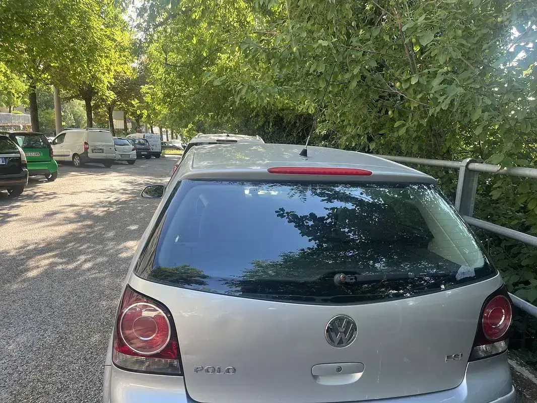 Usata VW Polo Comfortline 101 CV (74 kW) 2005 Grigio Utilitaria