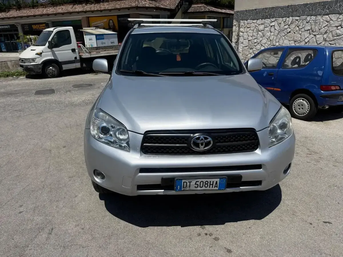 Usata Toyota RAV4 Sol 136 CV (100 kW) 2008 Argento SUV