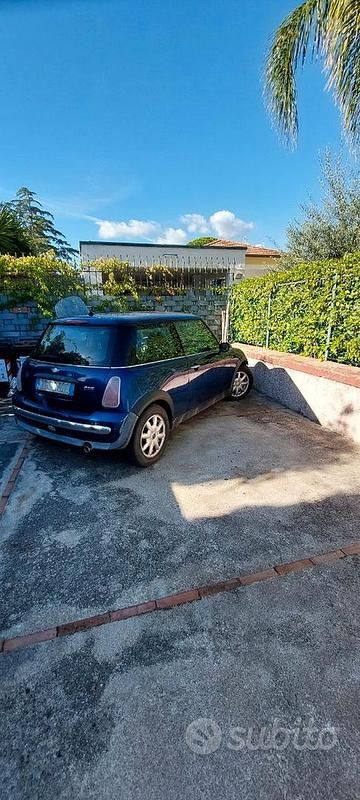 Begagnad Mini ONE 2002 Blå Halvkombi