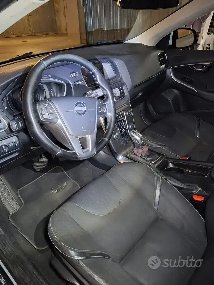 Usata Volvo V40 150 CV (110 kW) 2013 Bianco Berlina