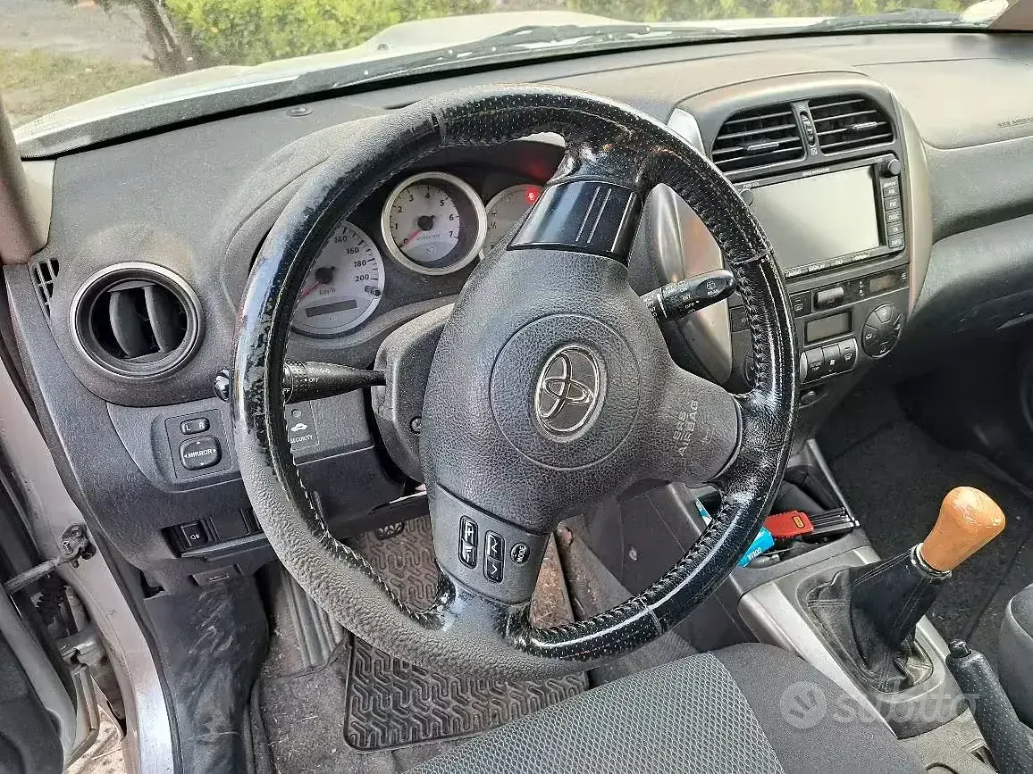 Usata Toyota RAV4 150 CV (110 kW) 2004 Grigio SUV