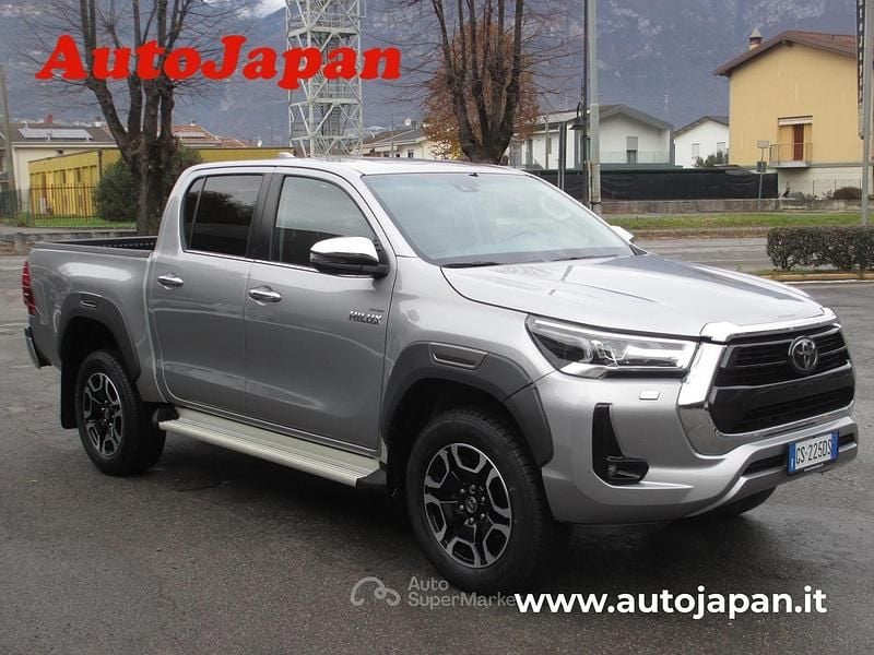 Usata Toyota HiLux Executive 204 CV (150 kW) 2023 Argento Pick-up