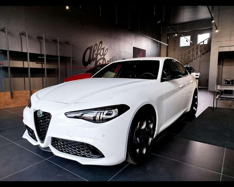 Usata Alfa Romeo Giulia 209 CV (153 kW) 2024 Bianco alfa Berlina