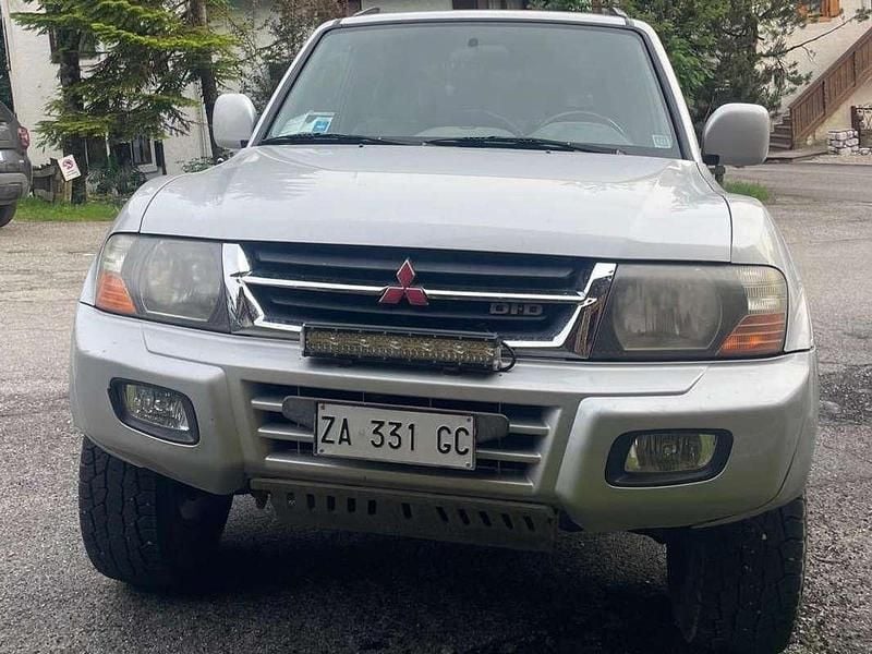 Usata Mitsubishi Pajero 160 CV (117 kW) 2001 Grigio SUV