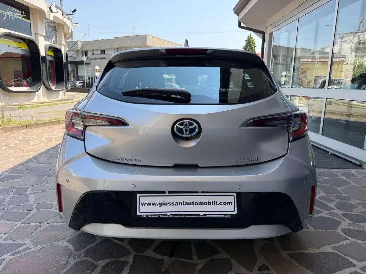 Usata Toyota Corolla Business Edition 98 CV (72 kW) 2022 Argento Berlina