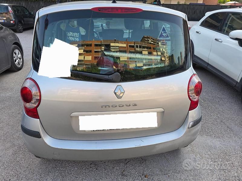 Usata Mazda 2 75 CV (55 kW) 2006 Grigio Berlina