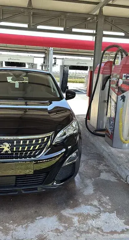 Usata Peugeot 3008 Crossway 131 CV (96 kW) 2019 Nero SUV