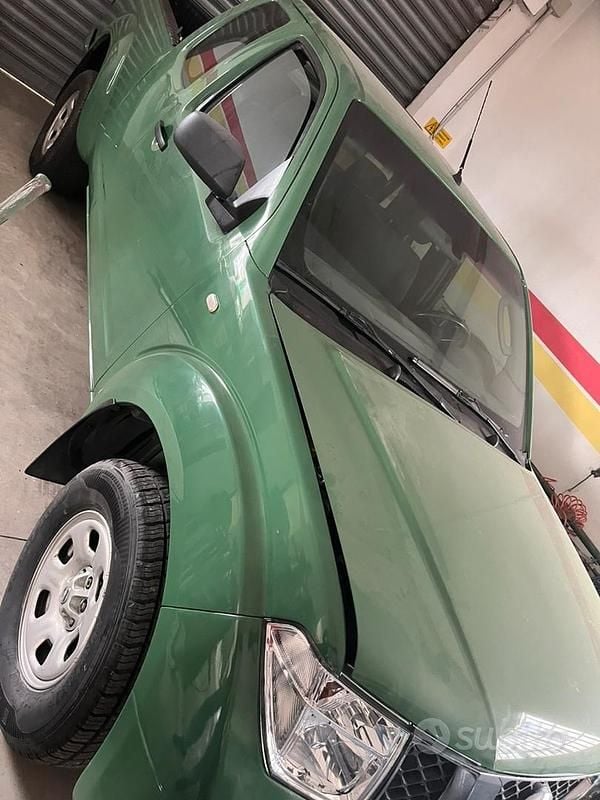 Usata Nissan Navara 190 CV (139 kW) 2006 Pick-up